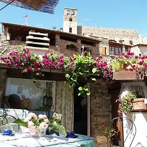 Le Petit Chateau Bed & Breakfast